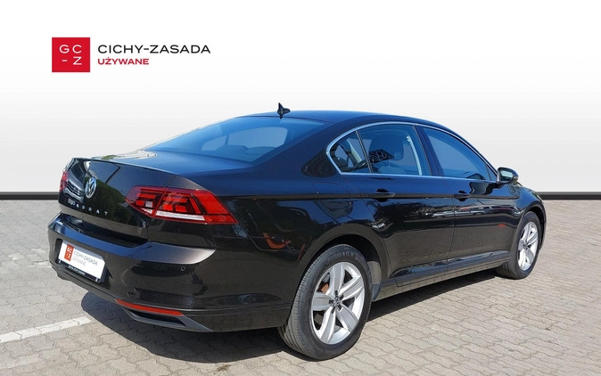 Volkswagen Passat cena 102900 przebieg: 59000, rok produkcji 2019 z Pasłęk małe 379